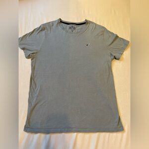 Hollister Men's Light Green Short Sleeve Tee